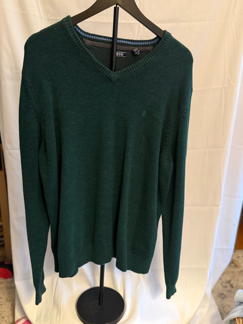Izod Men's Deep Green V-Neck Sweater